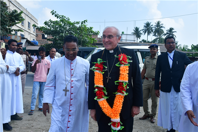 Pastoral Visit of H.E. Leopoldo Girelli to Raiganj